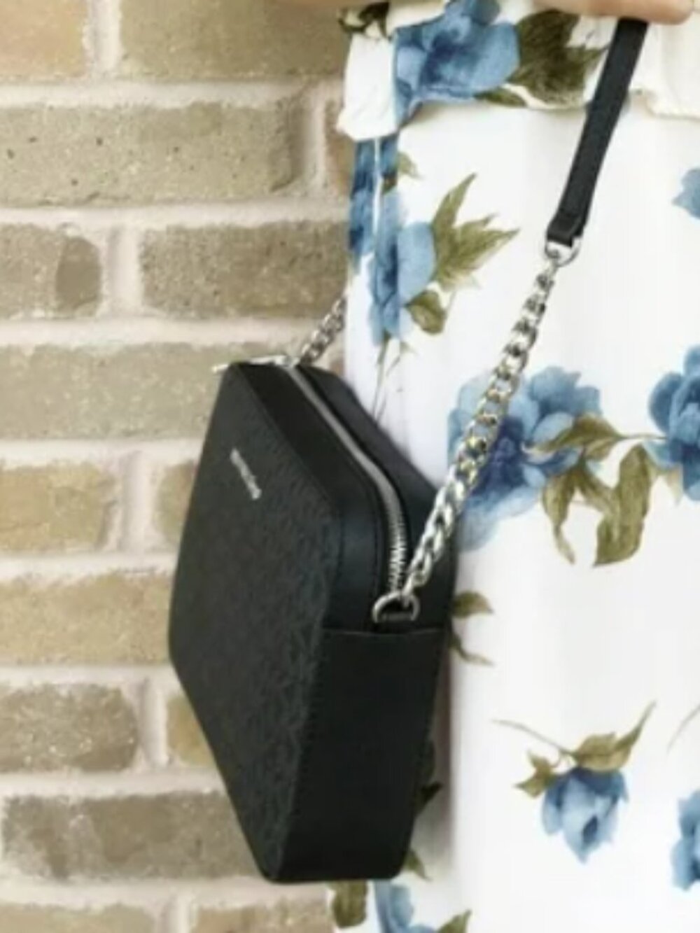 Michael Kors Large East West Crossbody-Black Signature - Picture 4 of 15